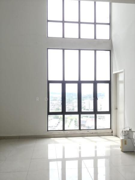 Kediaman Servis untuk Dijual di Univ 360 Place - Ron Liew - Living Room - PropertyGuru.com.my