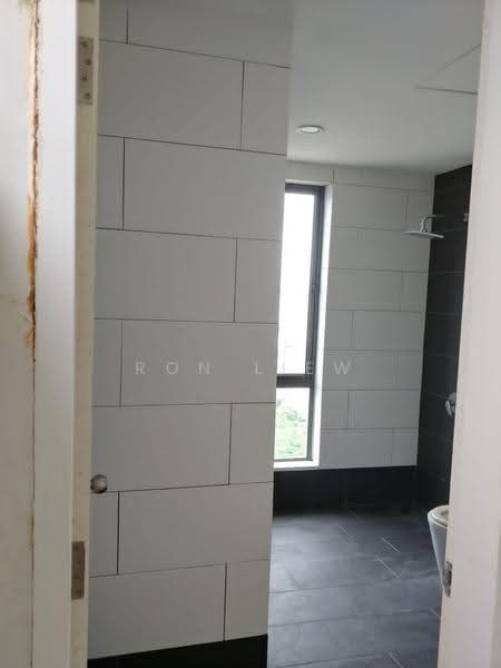 Kediaman Servis untuk Dijual di Univ 360 Place - Ron Liew - Bathroom - PropertyGuru.com.my