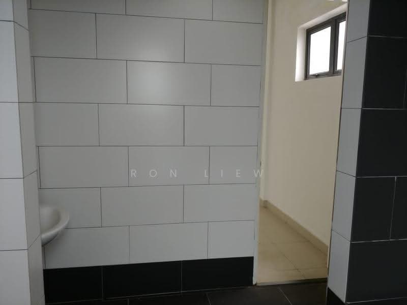 Kediaman Servis untuk Dijual di Univ 360 Place - Ron Liew - Bathroom - PropertyGuru.com.my