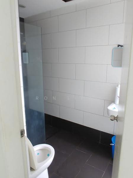 Kediaman Servis untuk Dijual di Univ 360 Place - Ron Liew - Bathroom - PropertyGuru.com.my