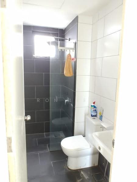 Kediaman Servis untuk Dijual di Univ 360 Place - Ron Liew - Bathroom - PropertyGuru.com.my