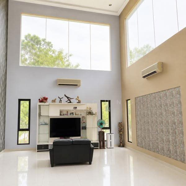 Bungalow House for Sale in Saujana Impian (Kajang) - Kho Chng Guan - Living Room - PropertyGuru.com.my