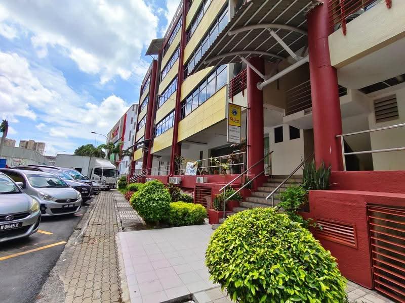 Shop / Office untuk Disewa di Desa Petaling (Kuala Lumpur) - Bobby Lee - Exterior - PropertyGuru.com.my