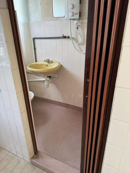 Rumah Flat untuk Dijual di Seksyen 2 Wangsa Maju Flat - J. Lim - Bathroom - PropertyGuru.com.my