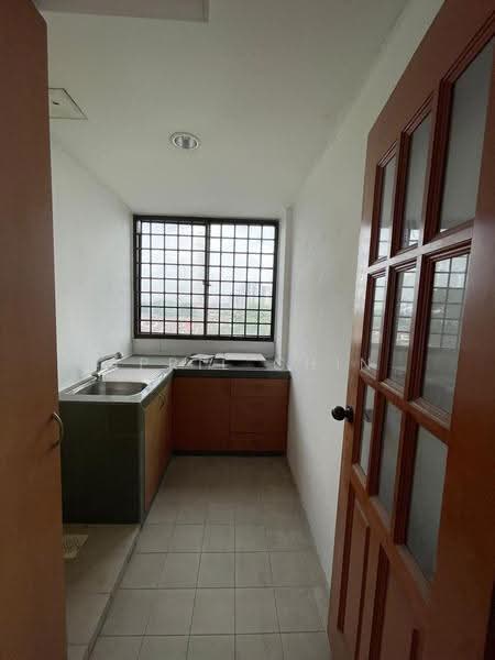 Pangsapuri untuk Dijual di Putri Ria Apartment - April Chin - Kitchen - PropertyGuru.com.my