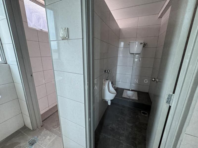 Factory for Rent in Kota Kemuning (Shah Alam) - Kent Lee Jing Guang - Bathroom - PropertyGuru.com.my