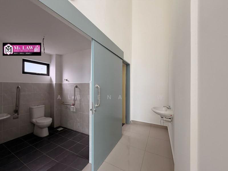 Factory for Rent in Bukit Mertajam (Penang) - Albeena Law - Bathroom - PropertyGuru.com.my