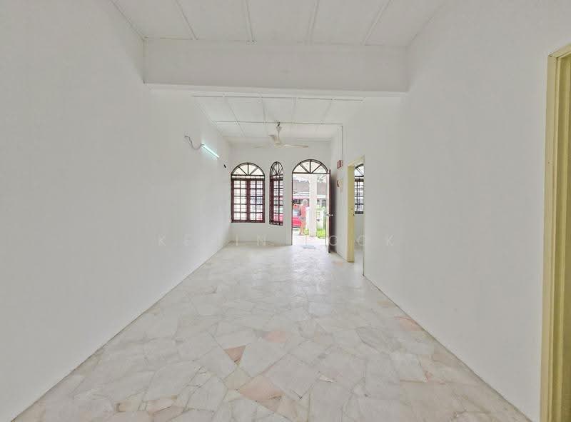 1-storey Terraced House for Sale in Taman Bunga Negara (Shah Alam) - Kevin Look - Living Room - PropertyGuru.com.my