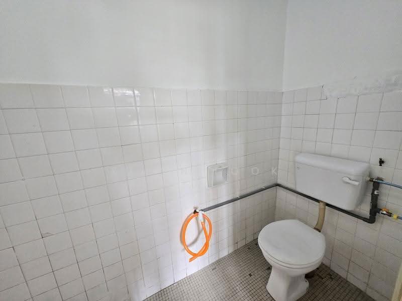 1-storey Terraced House for Sale in Taman Bunga Negara (Shah Alam) - Kevin Look - Bathroom - PropertyGuru.com.my