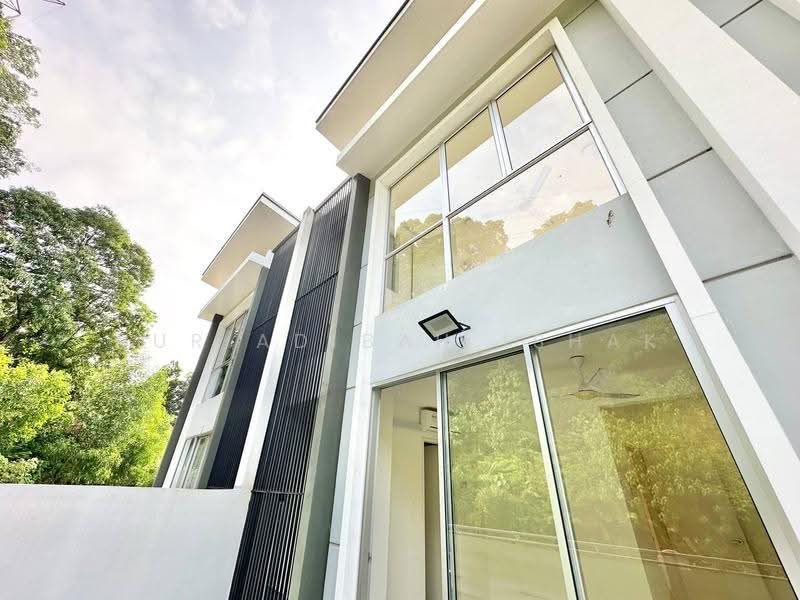 3-storey Terraced House for Sale in Seri Kembangan (Selangor) - Nur Adibah Ishak - Exterior - PropertyGuru.com.my