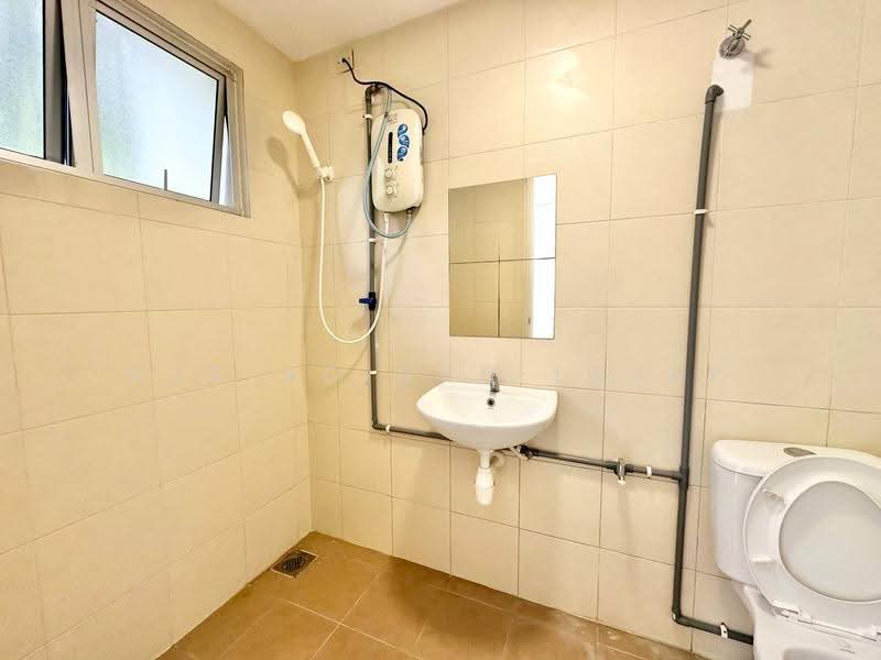 3-storey Terraced House for Sale in Seri Kembangan (Selangor) - Nur Adibah Ishak - Bathroom - PropertyGuru.com.my