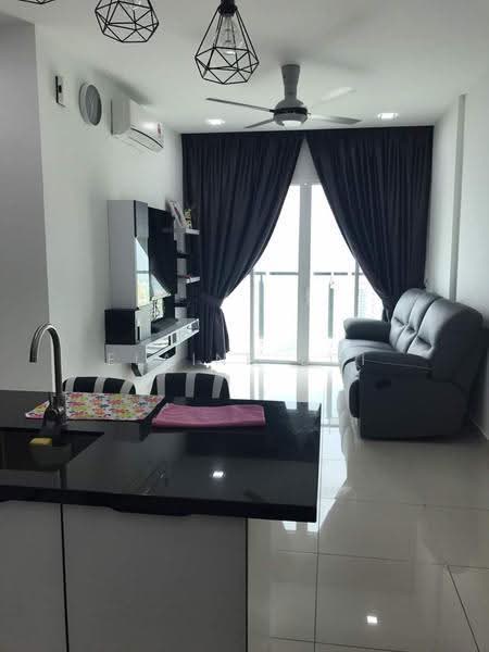 Kondominium untuk Dijual di Tropicana Bay Residences - Elaine Ooi - Living Room - PropertyGuru.com.my