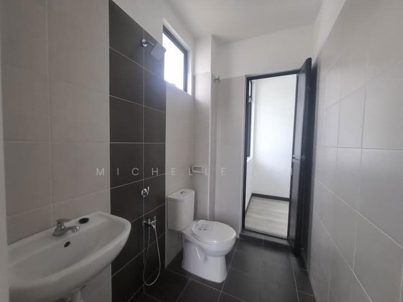 Rumah Teres 2-Tingkat untuk Dijual di Bandar Tiram (Ulu Tiram) - Michelle Lim - Bathroom - PropertyGuru.com.my
