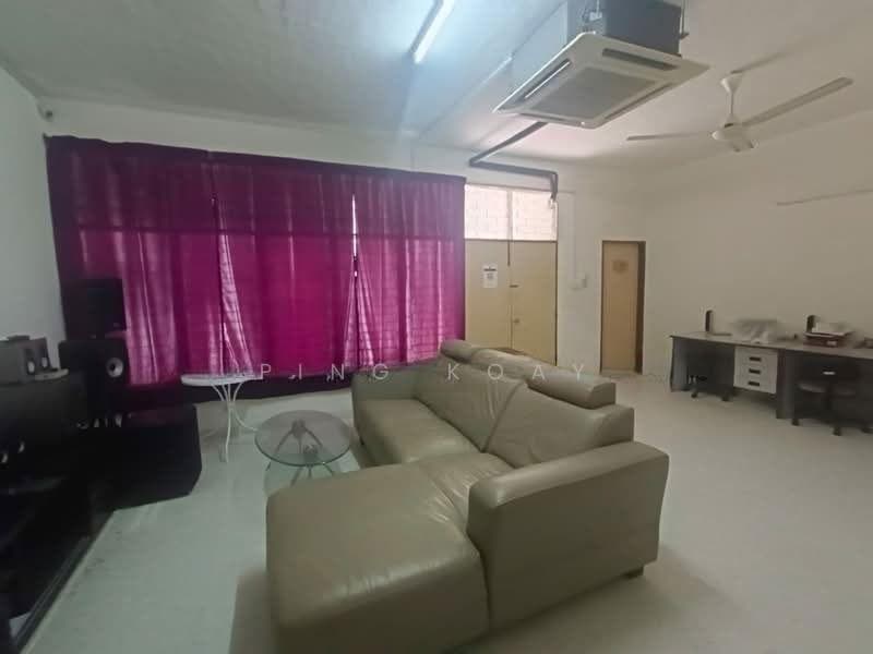 2-storey Terraced House for Sale in Island Park (Jelutong) - Ping Koay - Living Room - PropertyGuru.com.my