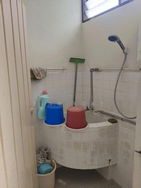 2-storey Terraced House for Sale in Island Park (Jelutong) - Ping Koay - Bathroom - PropertyGuru.com.my