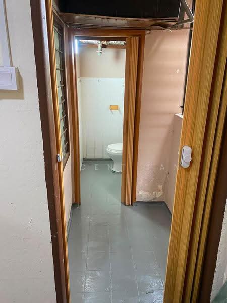 Pangsapuri untuk Disewa di Seri Kembangan Apartment - Vincent Tan - Bathroom - PropertyGuru.com.my