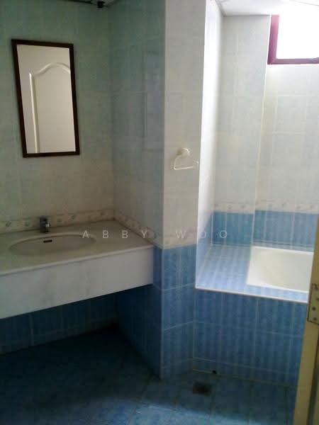 Condominium for Rent at Marina Bay Condominium - Abby Woo - Bathroom - PropertyGuru.com.my