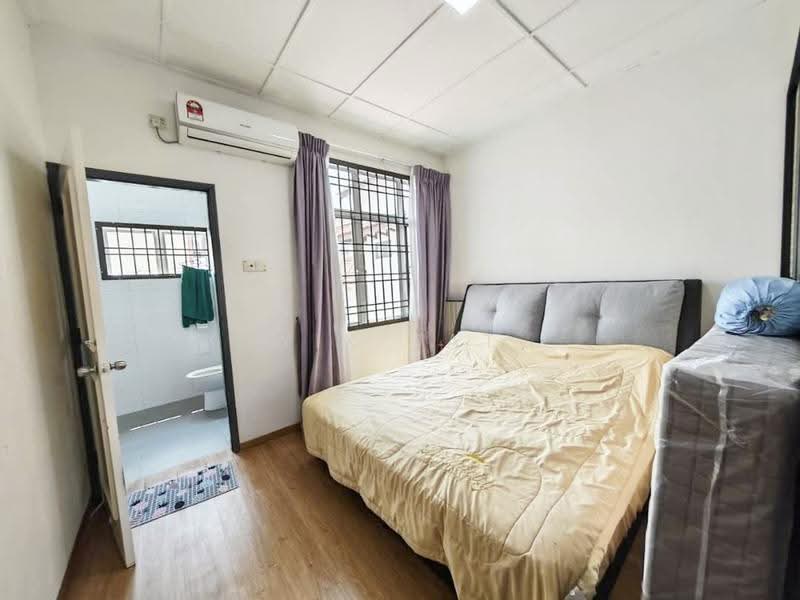 Rumah Teres 2-Tingkat untuk Dijual di Taman Impian Emas (Skudai) - Yik Tat - Bedroom - PropertyGuru.com.my
