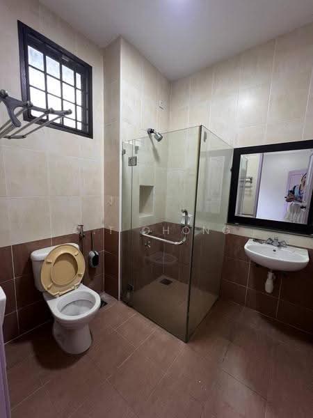 Banglo Pautan untuk Dijual di Taman Austin Perdana (Tebrau) - C.T Chong - Bathroom - PropertyGuru.com.my
