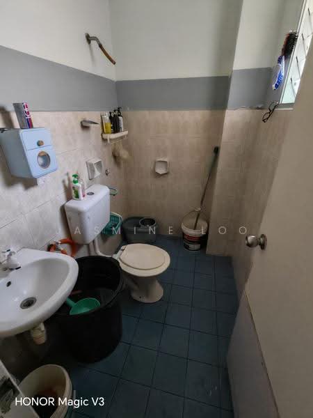Pangsapuri untuk Dijual di Sri Ehsan - Jasmine Loo - Bathroom - PropertyGuru.com.my