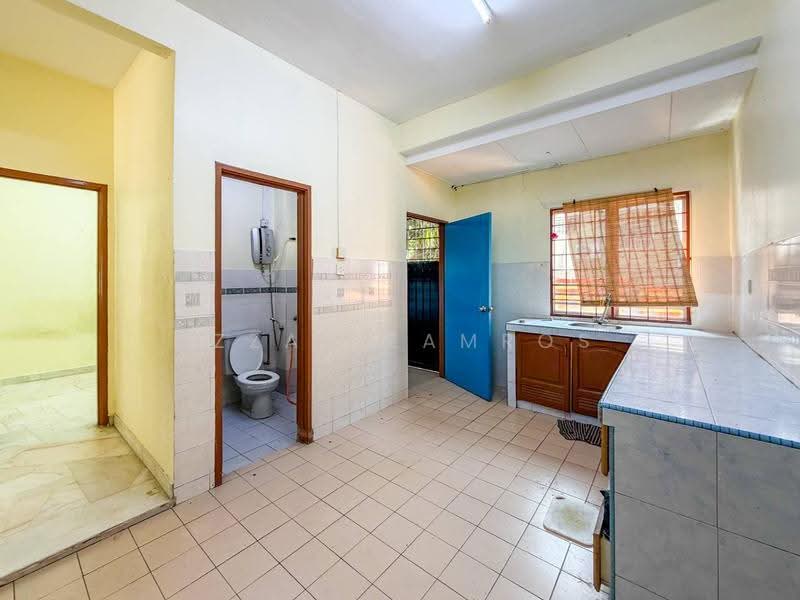 2-storey Terraced House for Sale in Subang Jaya (Selangor) - Izzat Zamros - Kitchen - PropertyGuru.com.my