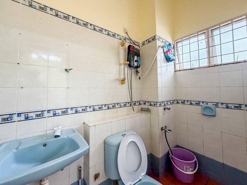 2-storey Terraced House for Sale in Subang Jaya (Selangor) - Izzat Zamros - Bathroom - PropertyGuru.com.my