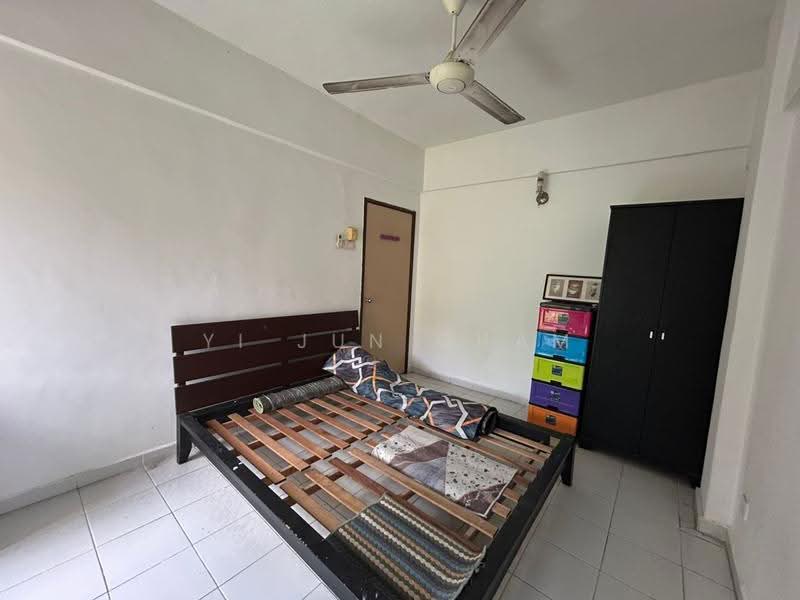 Pangsapuri untuk Dijual di Ixora - Yi Jun Cham - Bedroom - PropertyGuru.com.my
