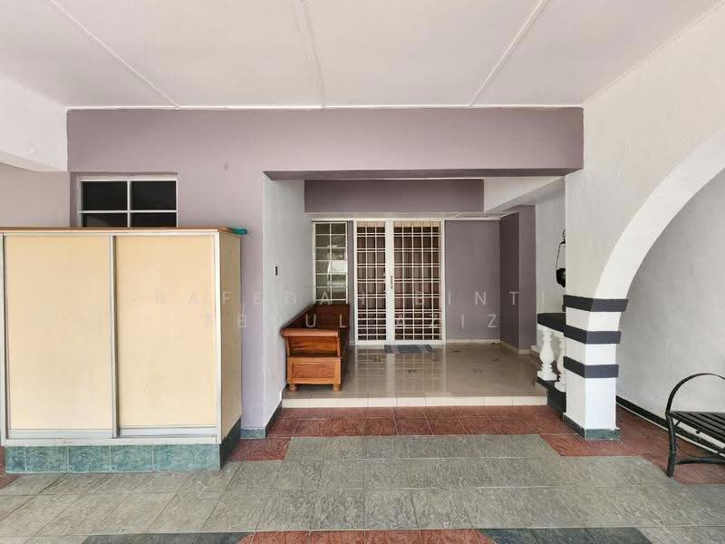 Semi-Detached House for Sale in Seksyen 9 (Shah Alam) - Rafedah Binti Abdul Aziz - Entrance - PropertyGuru.com.my