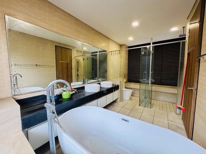 Semi-Detached House for Sale in Elmina (Shah Alam) - Nahathir Shahabudin - Bathroom - PropertyGuru.com.my