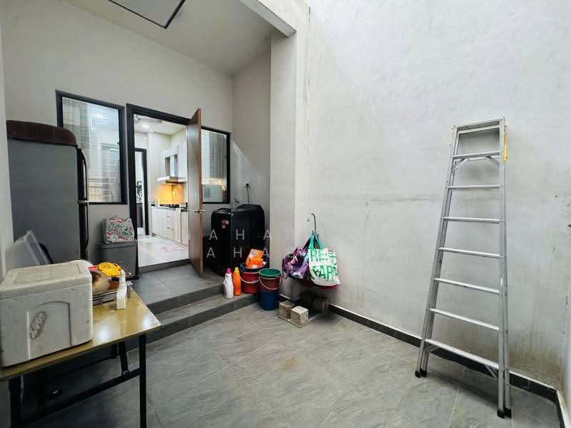 Semi-Detached House for Sale in Elmina (Shah Alam) - Nahathir Shahabudin - Kitchen - PropertyGuru.com.my