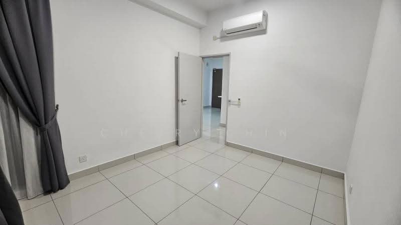 Kediaman Servis untuk Disewa di Setia City Residences - Cherry Chin - Medium Room - PropertyGuru.com.my