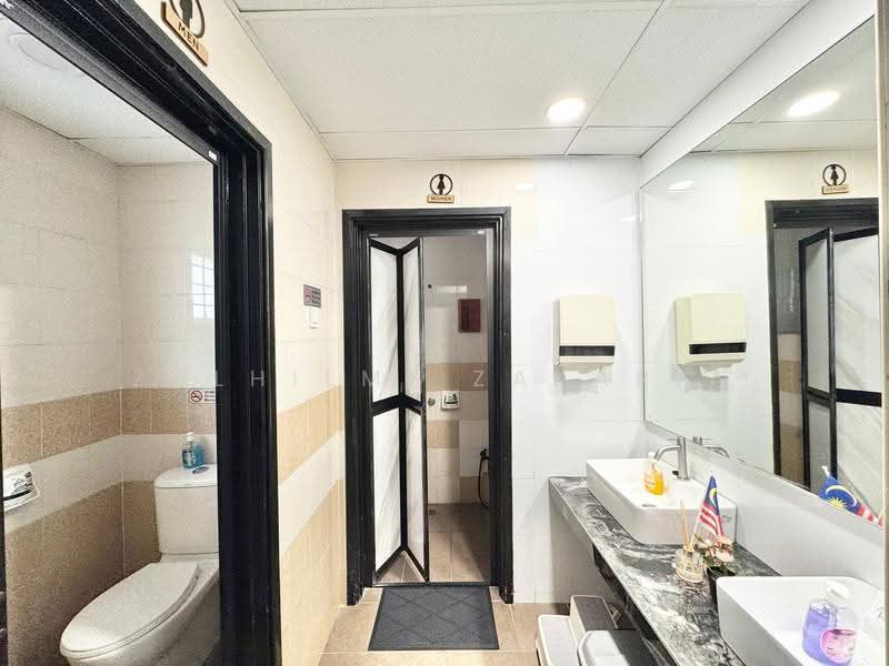 Shop / Office for Sale in Cyberjaya (Selangor) - Zulhilmi Zakaria - Bathroom - PropertyGuru.com.my