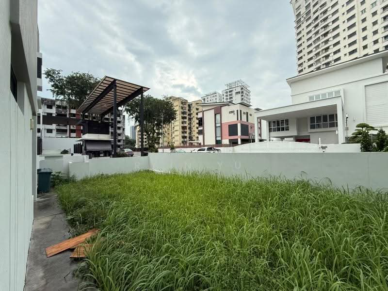Semi-Detached House for Sale in Bukit Jambul (Penang) - Rain Yu - Side Garden - PropertyGuru.com.my