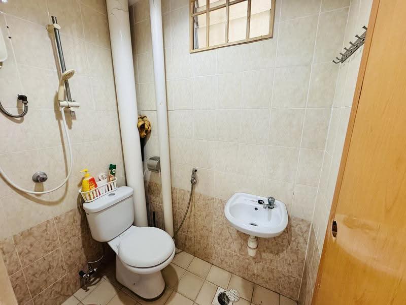 Pangsapuri untuk Dijual di Relau Vista Apartment - Elwin Leong - Bathroom - PropertyGuru.com.my