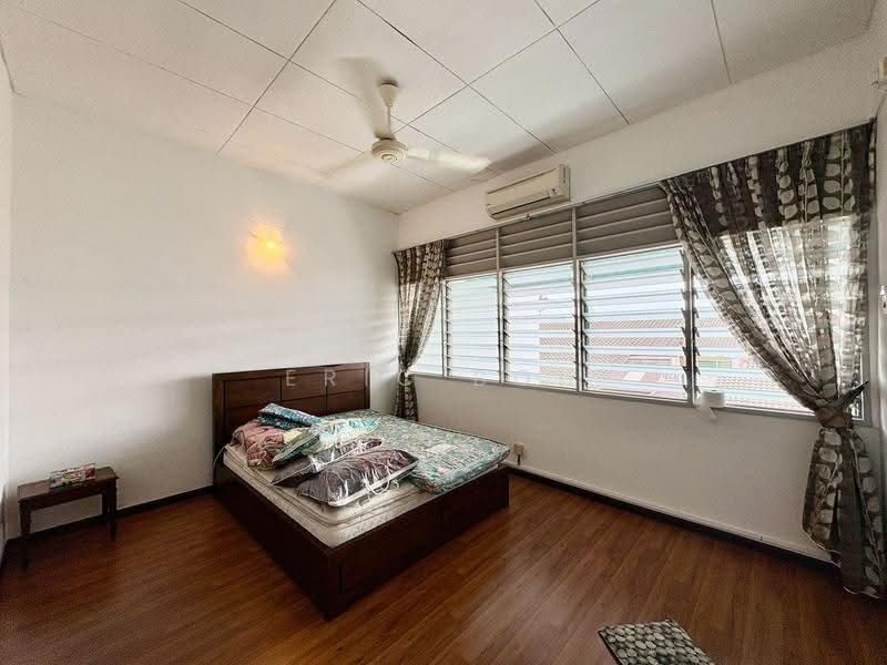 Rumah Teres 2-Tingkat untuk Dijual di Island Glades (Jelutong) - Eric Boh - Bedroom - PropertyGuru.com.my