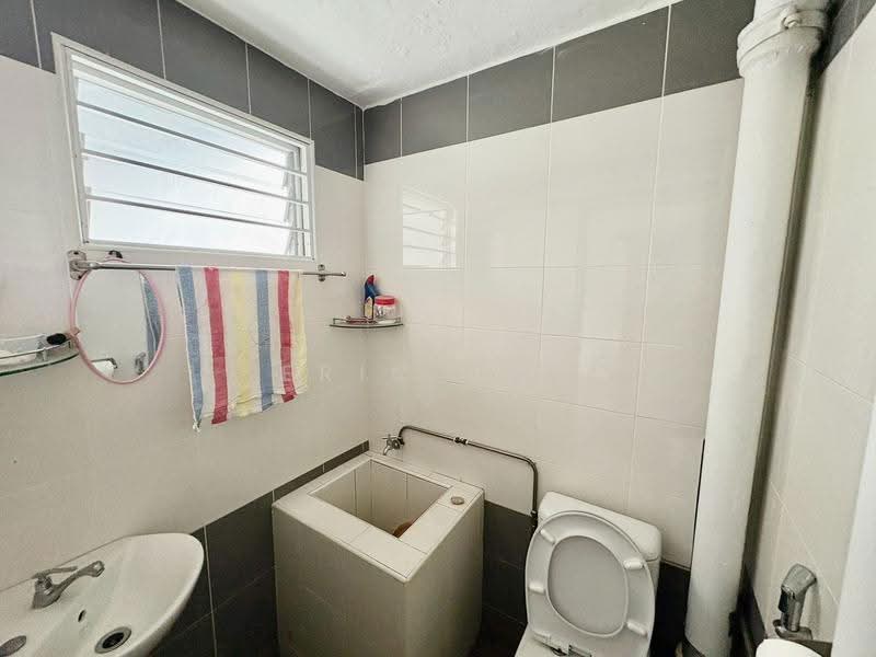 Rumah Teres 2-Tingkat untuk Dijual di Island Glades (Jelutong) - Eric Boh - Bathroom - PropertyGuru.com.my