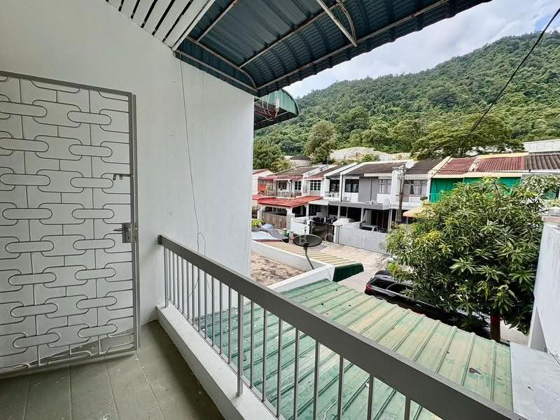 Rumah Teres 2-Tingkat untuk Dijual di Island Glades (Jelutong) - Eric Boh - Balcony - PropertyGuru.com.my