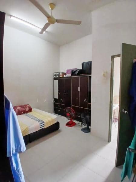 Cluster House for Sale in Bandar Saujana Putra (Tanjong Duabelas) - Ivan Tan - Bedroom - PropertyGuru.com.my