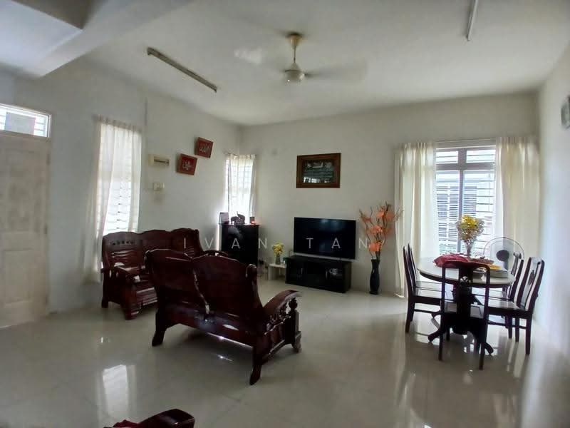 Cluster House for Sale in Bandar Saujana Putra (Tanjong Duabelas) - Ivan Tan - Living Room - PropertyGuru.com.my