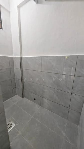 Rumah Flat untuk Dijual di Geharu Flat - Larry Ng - Bathroom - PropertyGuru.com.my