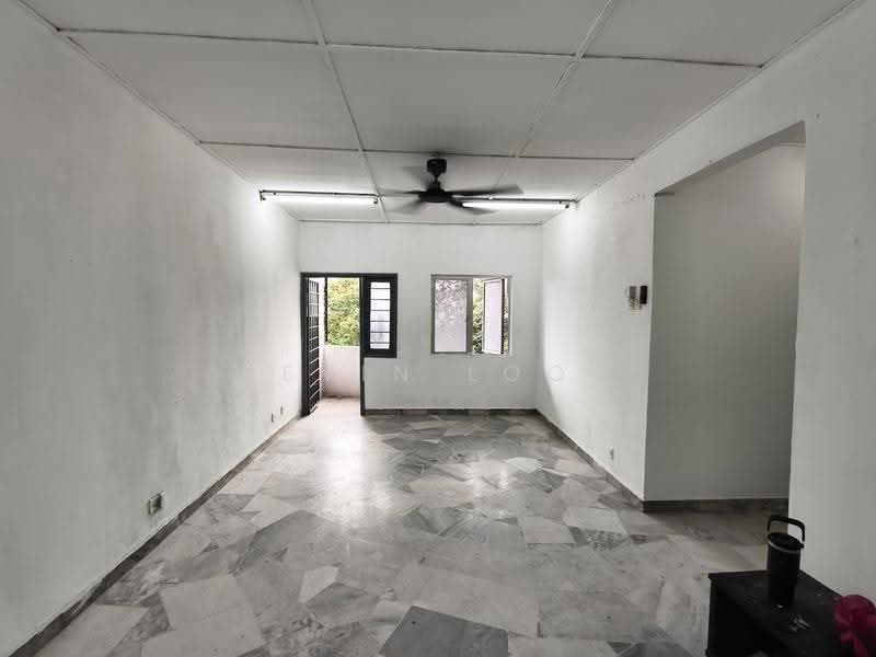 Flat for Sale at Taman Sungai Besi - Kevin Look - Living Room - PropertyGuru.com.my