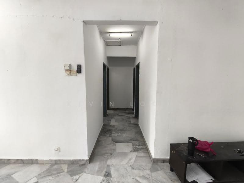 Flat for Sale at Taman Sungai Besi - Kevin Look - Corridor - PropertyGuru.com.my