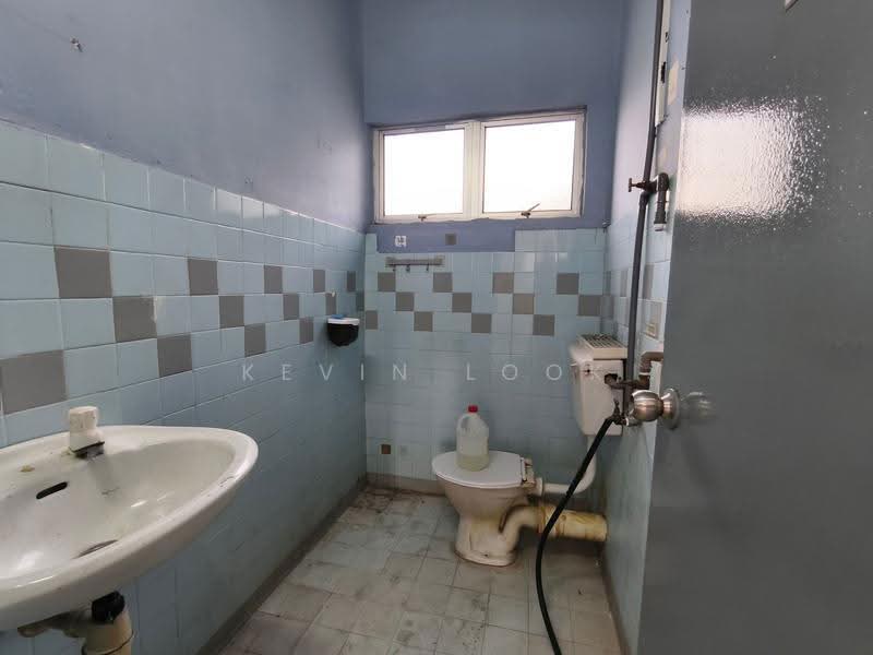 Flat for Sale at Taman Sungai Besi - Kevin Look - Bathroom - PropertyGuru.com.my