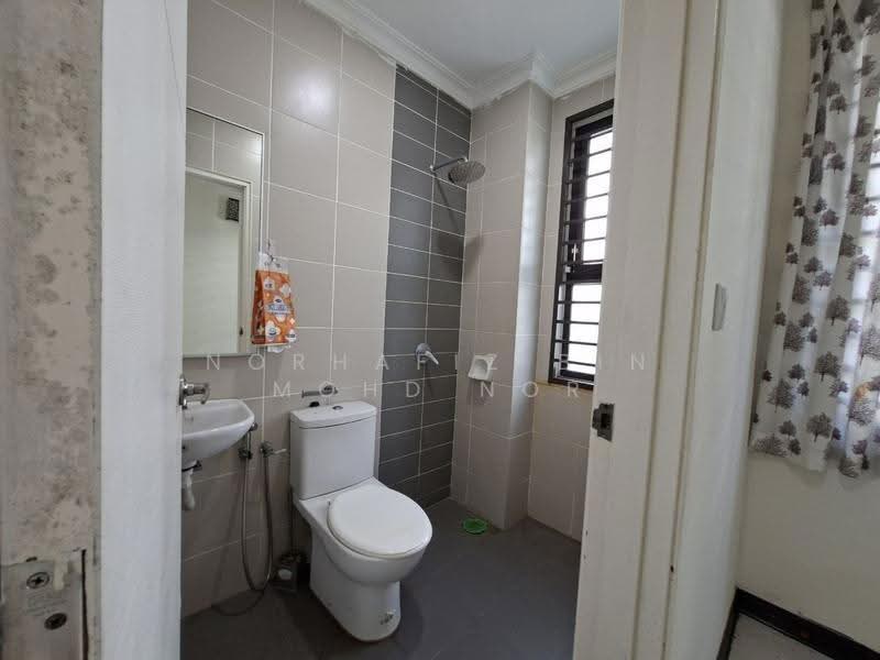 Rumah Teres untuk Disewa di Shah Alam (Selangor) - Norhafiz Bin Mohd Nor - Bathroom - PropertyGuru.com.my