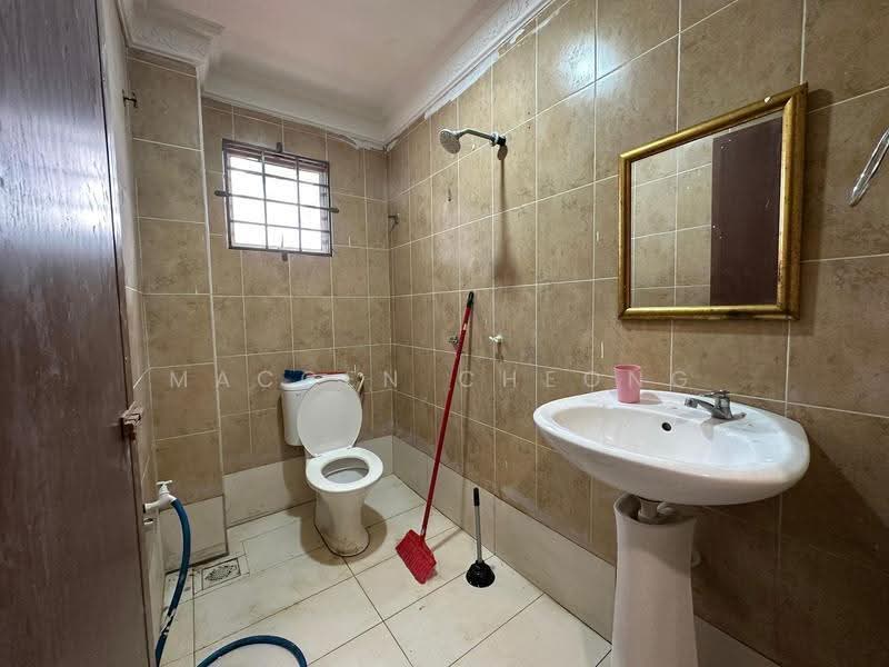 Rumah Teres 2-Tingkat untuk Dijual di Taman Alam Megah (Shah Alam) - Maccen Cheong - Bathroom - PropertyGuru.com.my