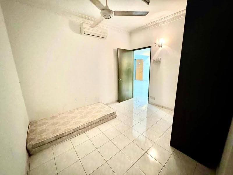 Pangsapuri untuk Disewa di Sri Camellia - Ken Fung - Bedroom - PropertyGuru.com.my