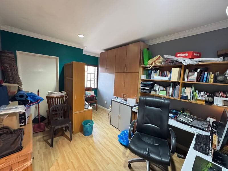 Rumah Teres 3-Tingkat untuk Dijual di Ampang Jaya (Ampang) - Adibah Salim - Study - PropertyGuru.com.my