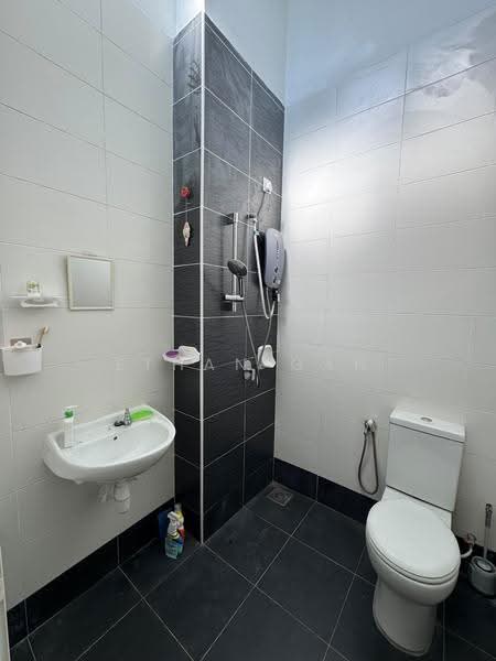 Rumah Teres 2-Tingkat untuk Disewa di Taman Mount Austin (Tebrau) - Ethan Gan - Bathroom - PropertyGuru.com.my