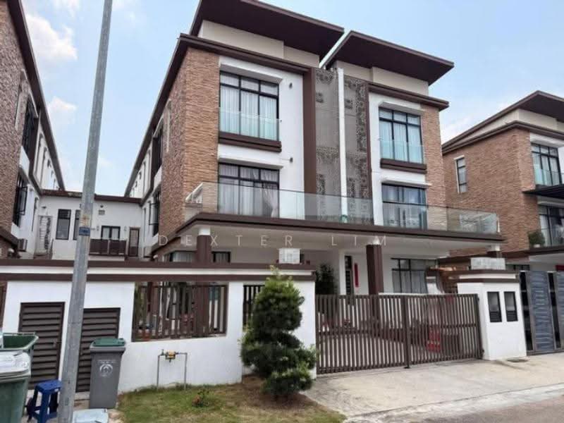 Cluster House for Sale in Bandar Cemerlang (Ulu Tiram) - Dexter Lim - Exterior - PropertyGuru.com.my