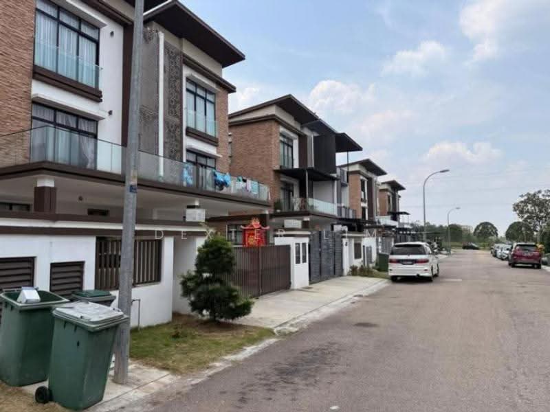 Cluster House for Sale in Bandar Cemerlang (Ulu Tiram) - Dexter Lim - Exterior - PropertyGuru.com.my